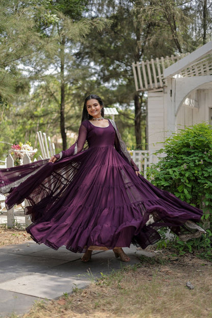 DESIRABLE WOMEN'S DESIGNER GOWN