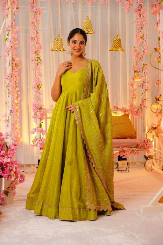 LUXURIOUS DESIGNER GOWN IN HEAVY ROMAN SILK WITH FANCY LACE