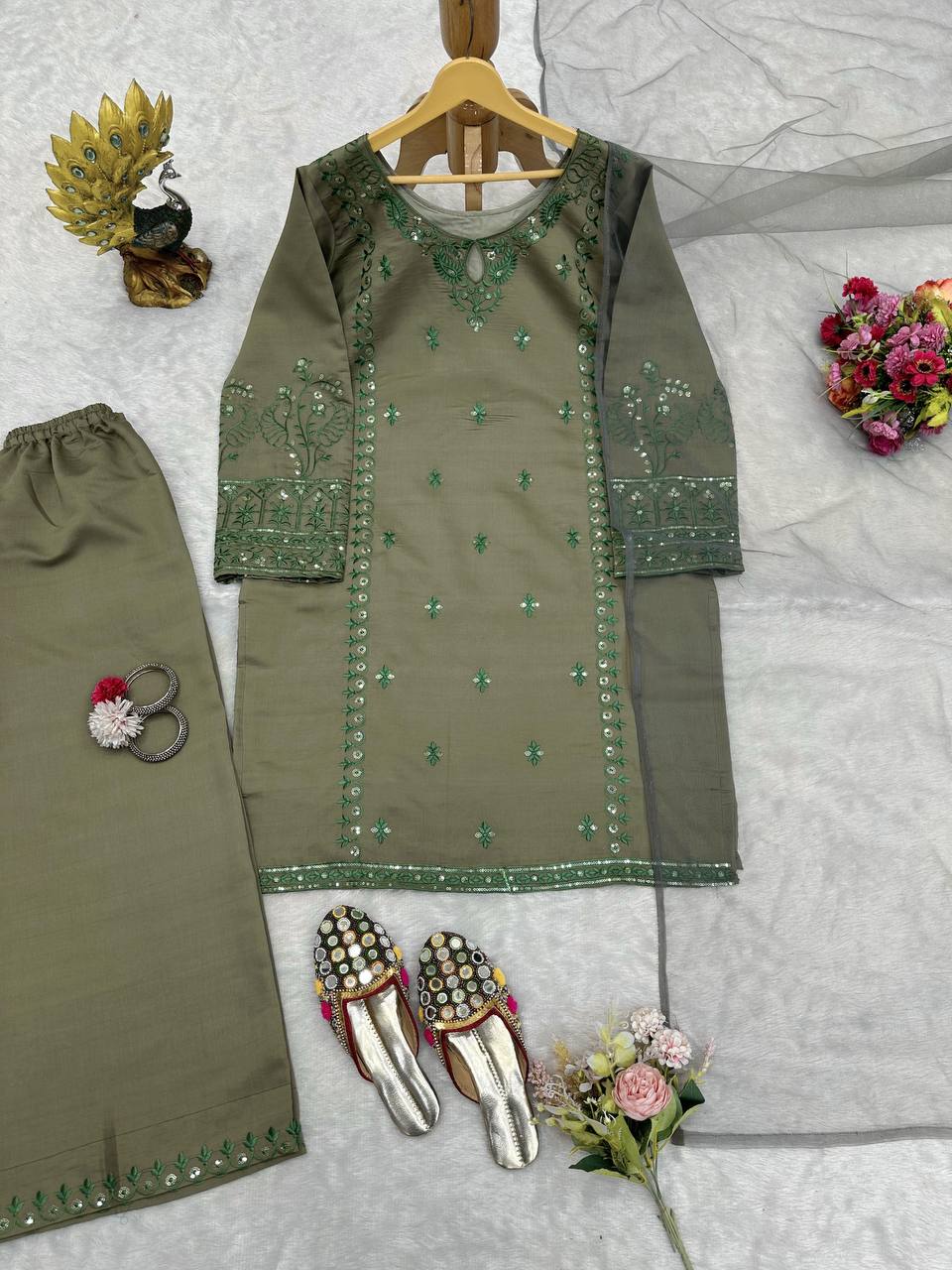 ELEGANT DESIGNER MUSLIN COTTON SUIT WITH THREAD & SEQUENCE WORK – PAIRED WITH ORGANZA SILK DUPATTA