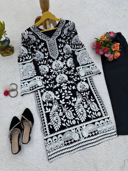 ELEGANT DESIGNER SUIT IN HEAVY FAUX GEORGETTE WITH CHAIN-STITCH WORK – A PERFECT BLEND OF STYLE & COMFORT