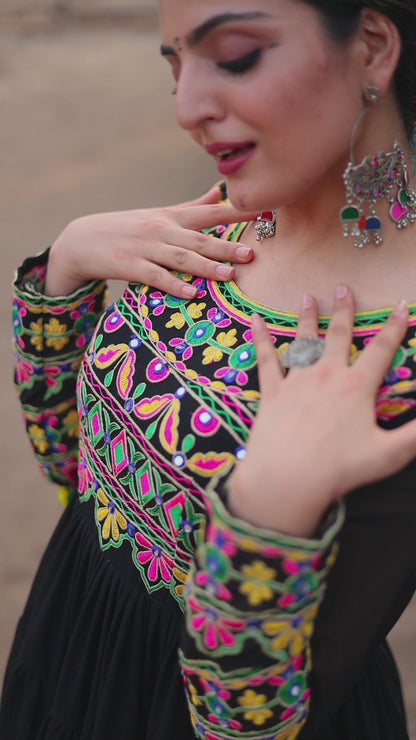 EXQUISITE PARTYWEAR GOWN